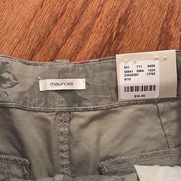 NWT Maurice, camo shorts with a cute pink flower- size 9/10🌸 - Picture 3 of 9